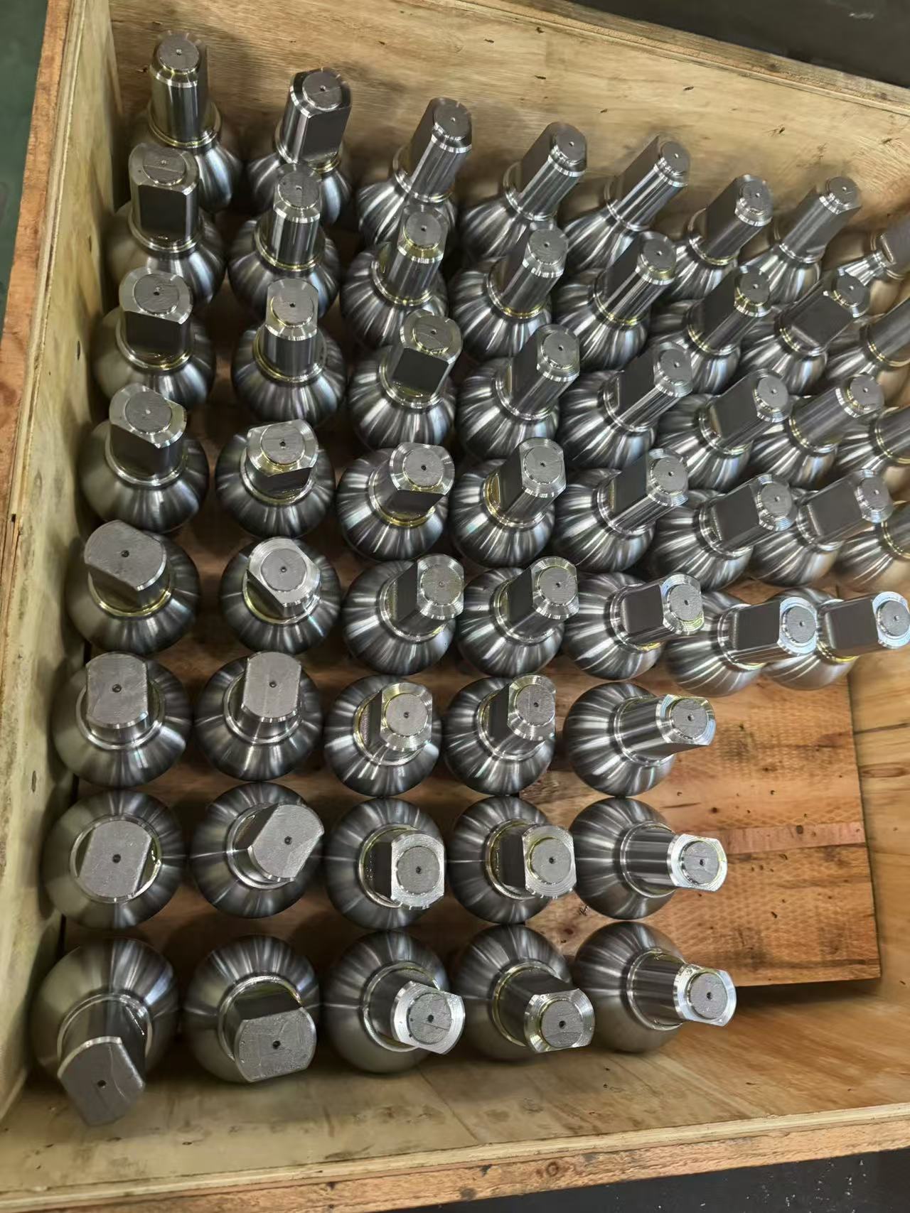 Яке використання обладнання для нагрівання ковальського преса для кування заглушок труб?